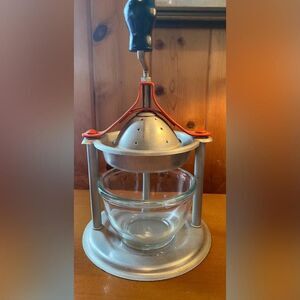 Vintage Handy-Andy Juice Extractor Silver Aluminum Glass Citrus Juicer Press